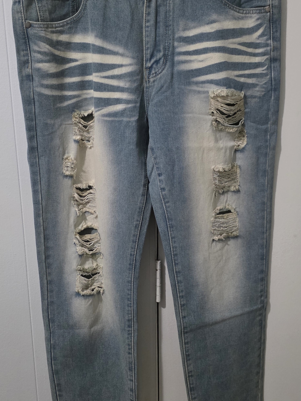 Light Wash Distressed Ripped Jeans
